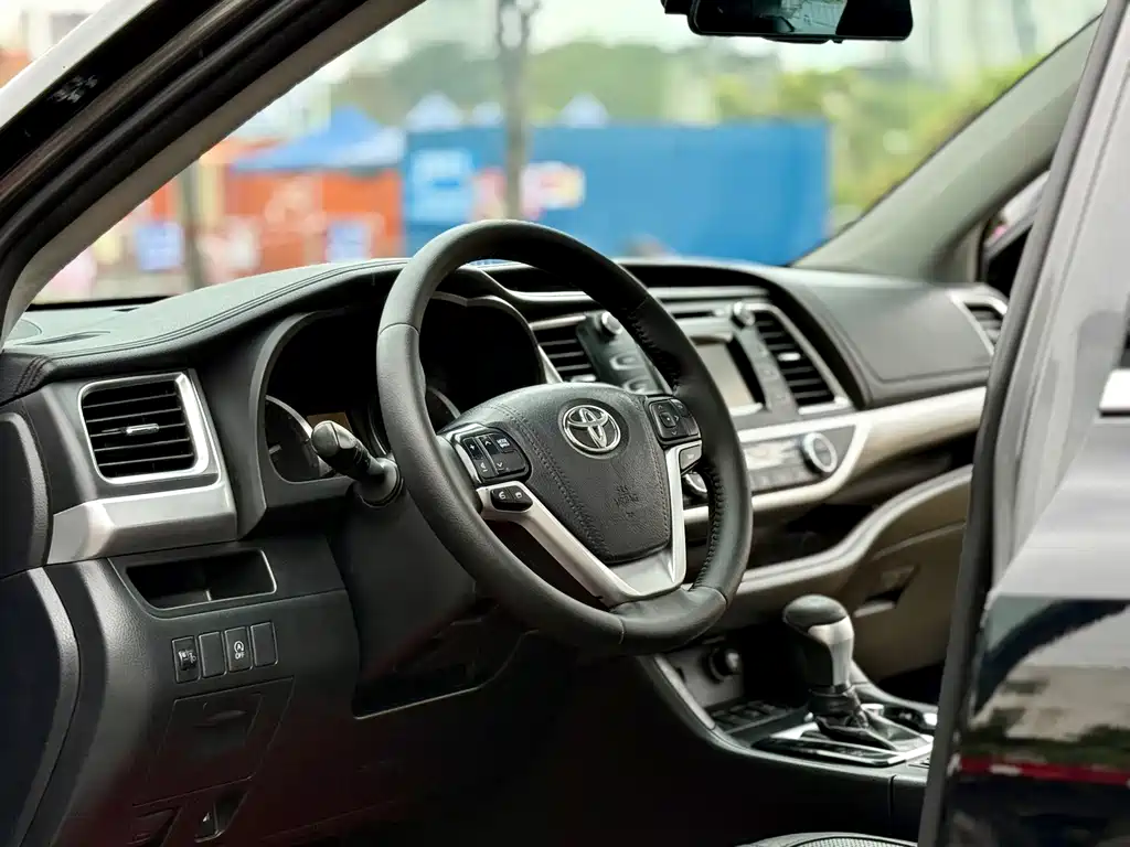 Toyota Highlander 2018 — фото 10