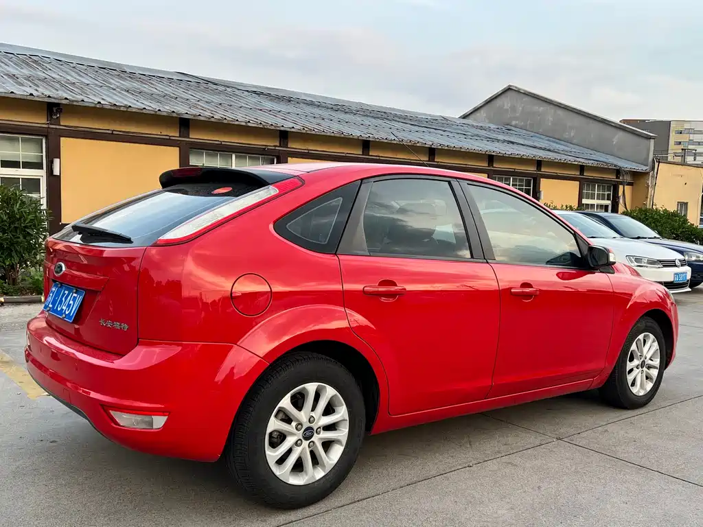 Ford Focus 2014 — фото 10