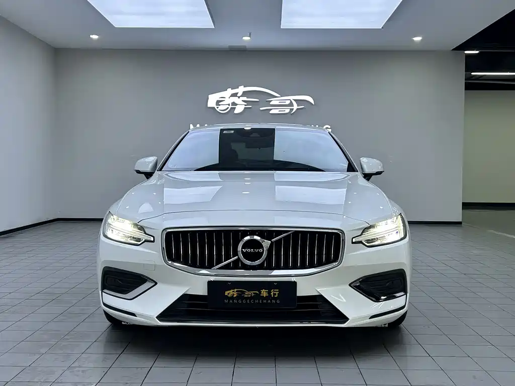 Volvo S60 2022 — фото 2