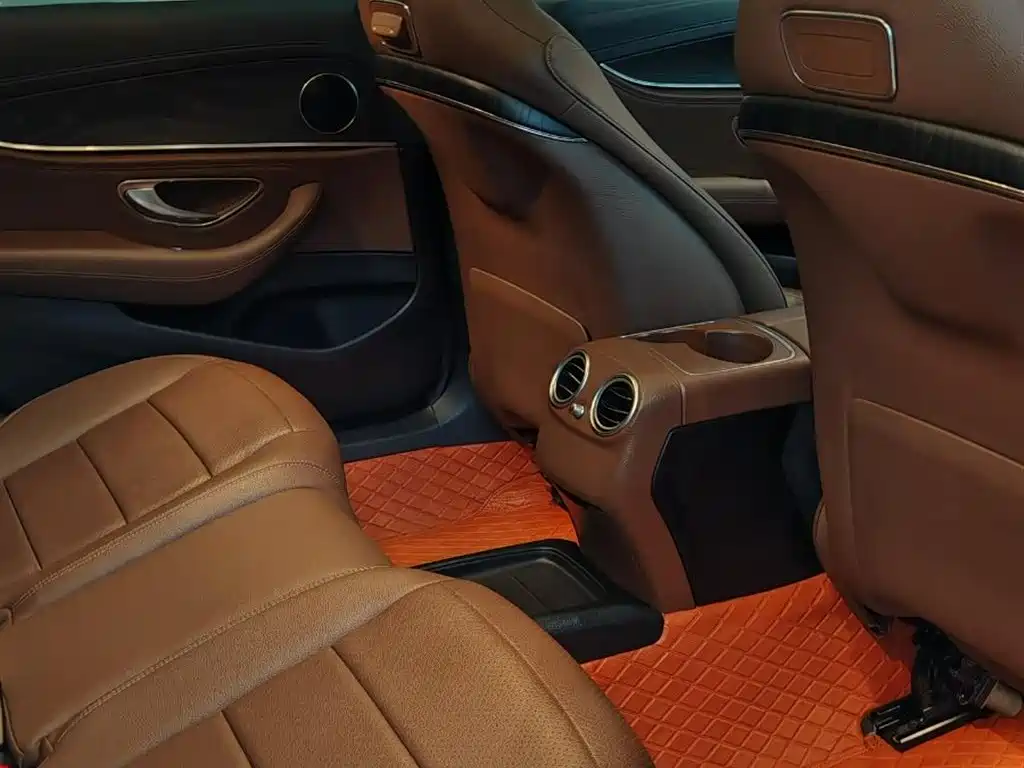 Mercedes-Benz E-Class 2019 — фото 14