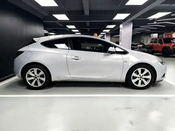 Opel Astra 2014