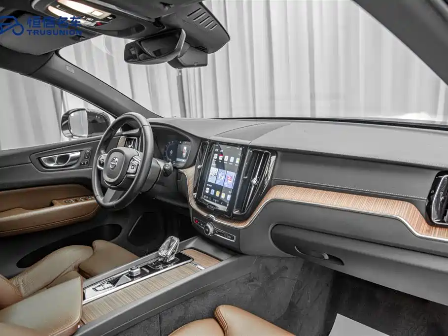 Volvo XC60 2022 — фото 14