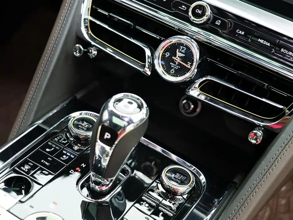 Bentley Flying Spur 2023 — фото 20