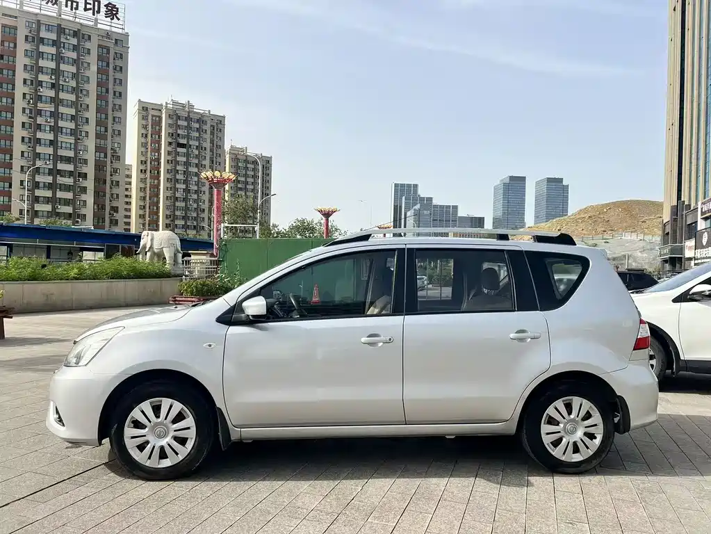 Nissan Livina 2015 — фото 16