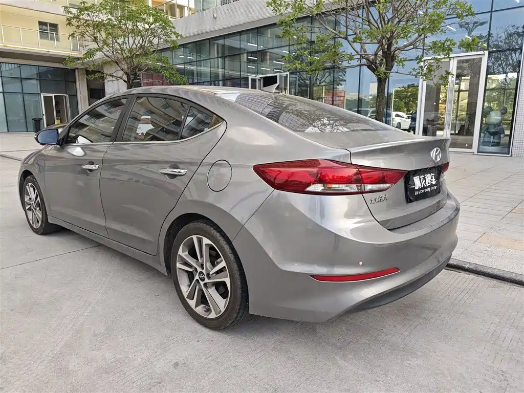 Hyundai Elantra 2018 — фото 4