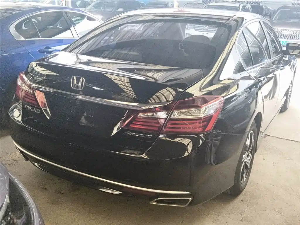 Honda Accord 2017 — фото 5
