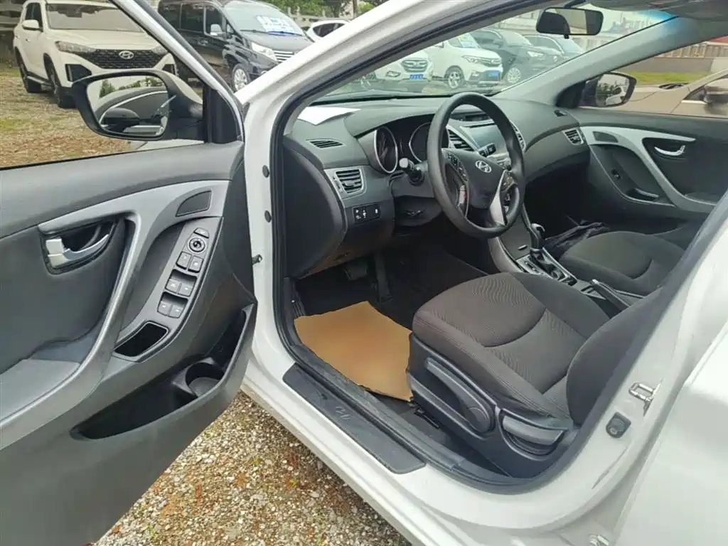 Hyundai Elantra Langdong 2016 — фото 16