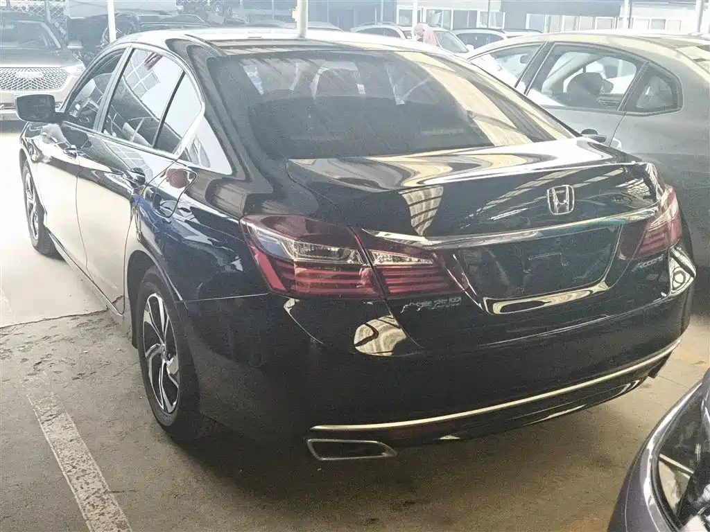 Honda Accord 2017 — фото 22