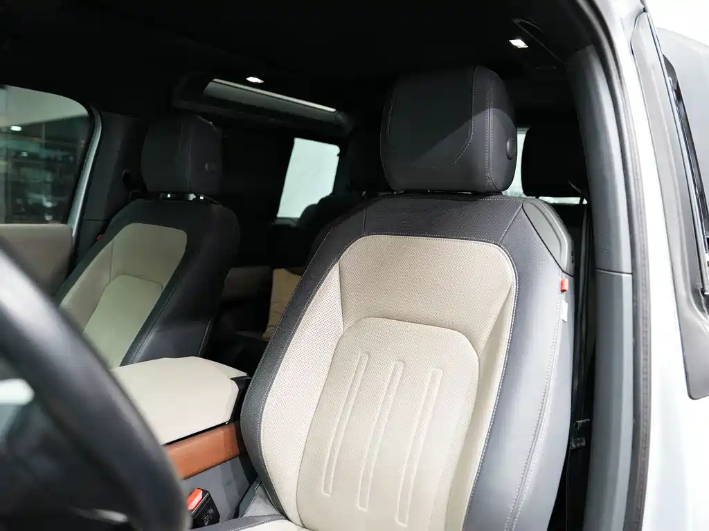 Land Rover Defender 2021 — фото 22