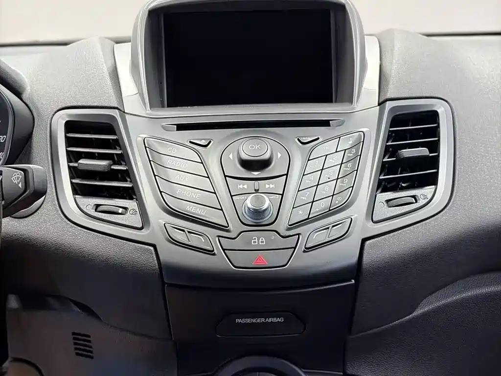 Ford Fiesta 2013 — фото 16