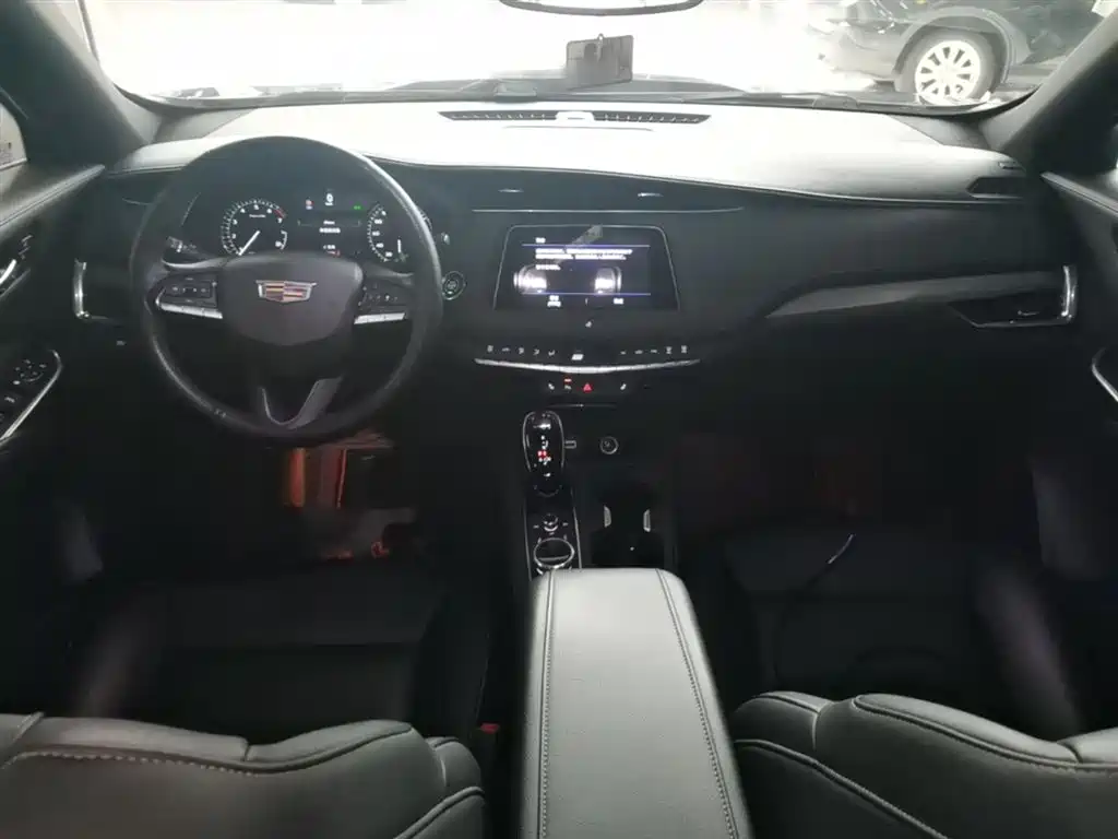 Cadillac XT4 2020 — фото 10