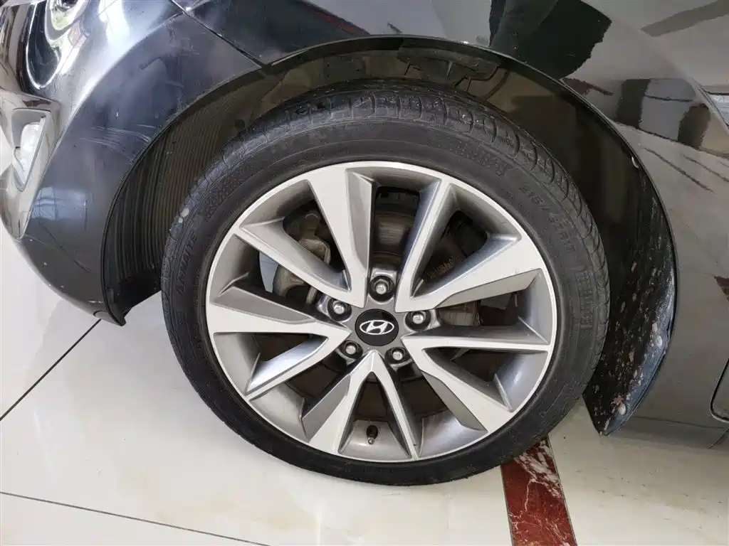 Hyundai Elantra Langdong 2015 — фото 25