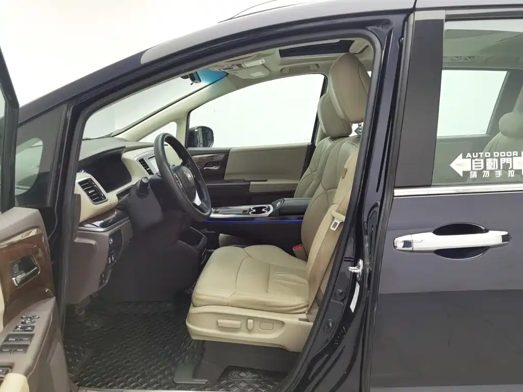 Honda Odyssey 2017 — фото 10