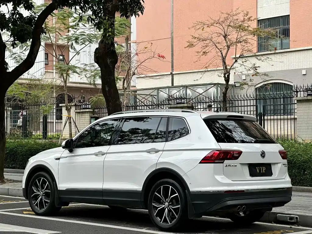 Volkswagen Tiguan L 2020 — фото 3