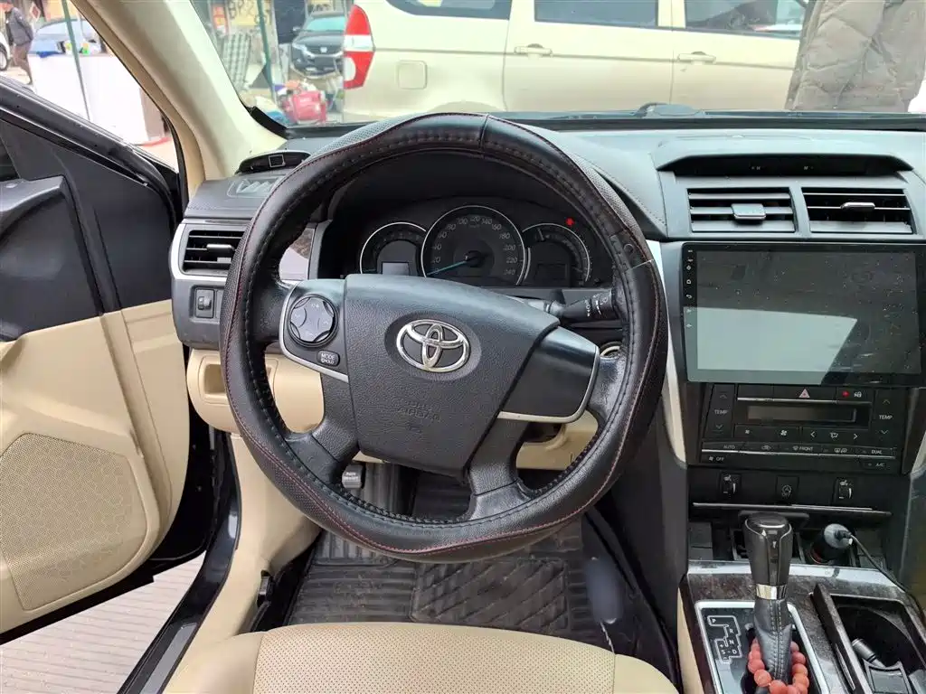 Toyota Camry 2017 — фото 11