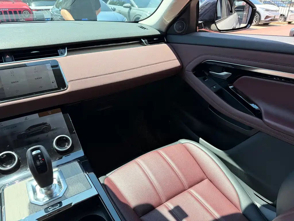 Land Rover Evoque 2023 — фото 11