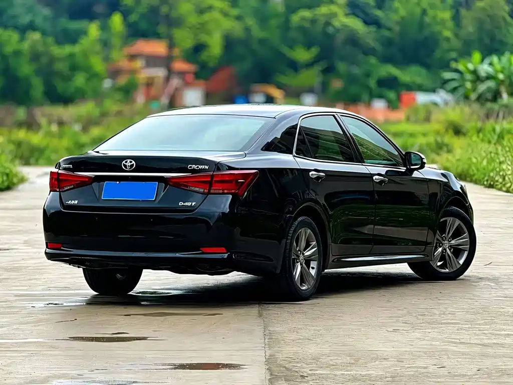 Toyota Crown 2016 — фото 3