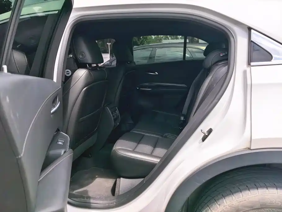 Cadillac XT4 2022 — фото 11