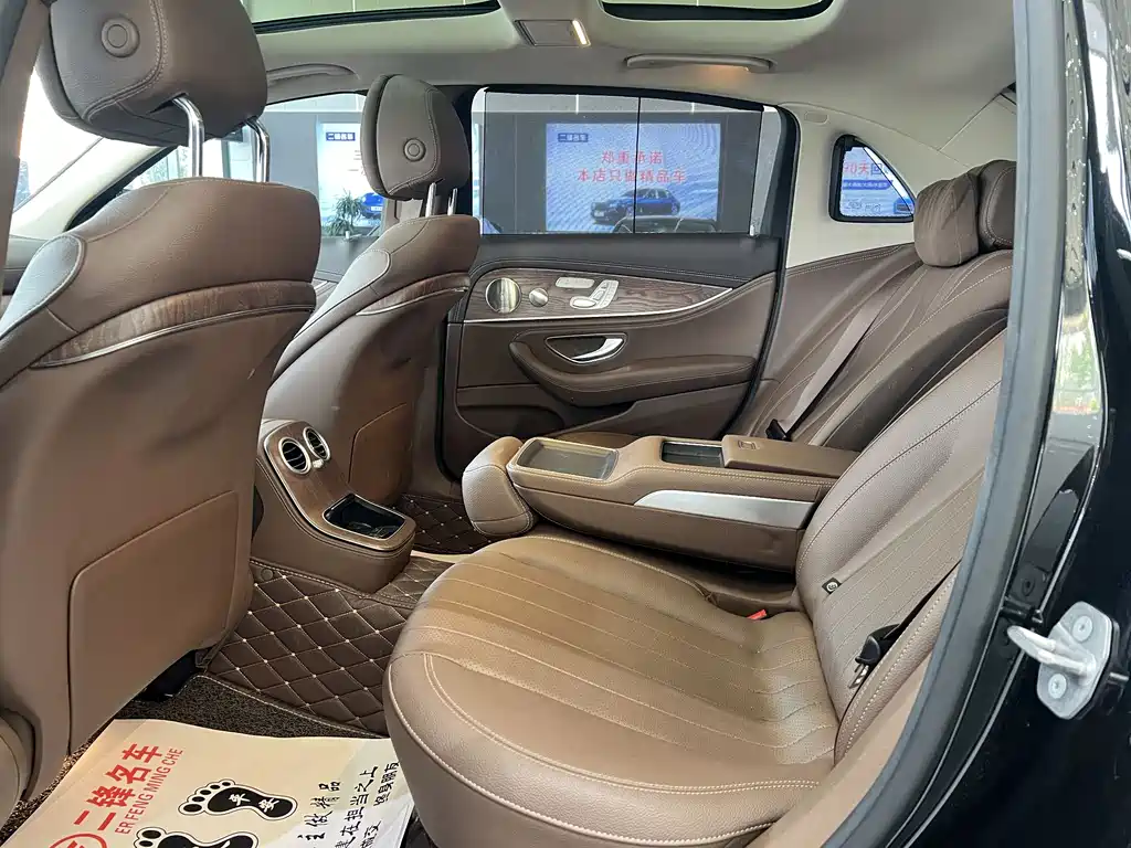 Mercedes-Benz E-Class 2023 — фото 8