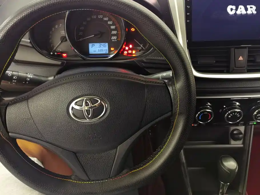 Toyota Yaris L 2020 — фото 12