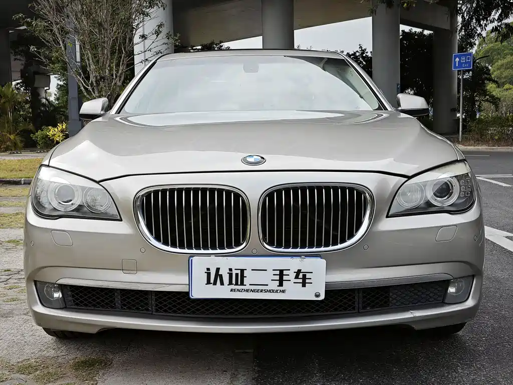 BMW 7 Series 2010 — фото 2