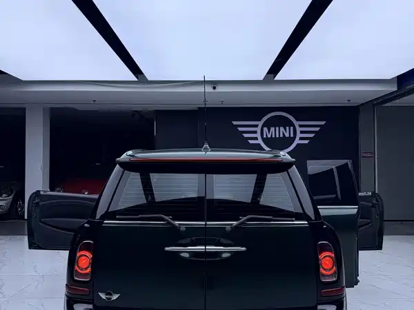 MINI Clubman 2011