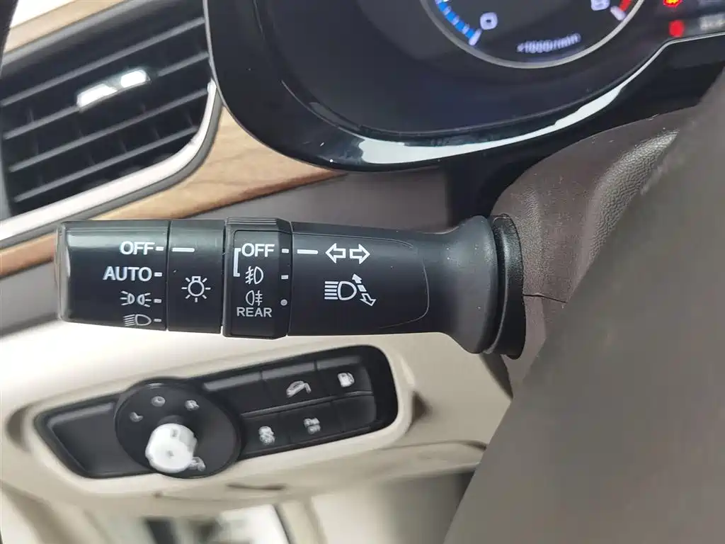 GAC Motor Trumpchi GS8 2017 — фото 21