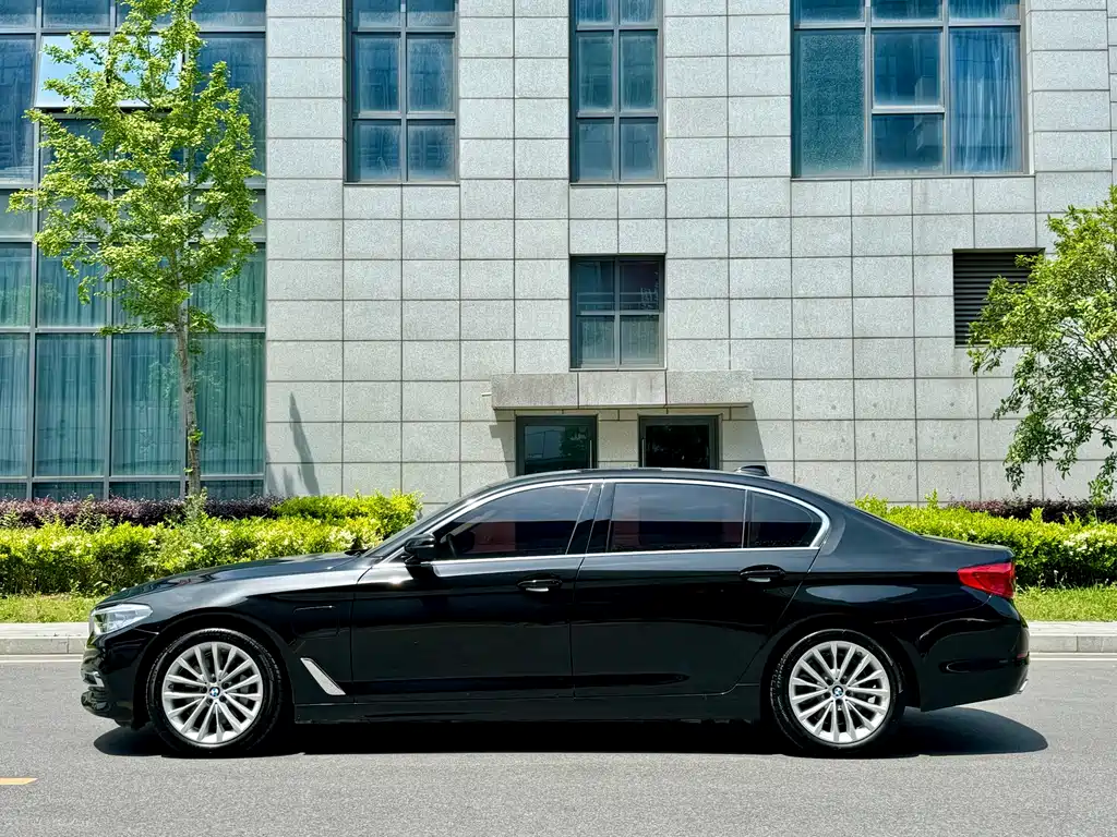BMW 5 Series New Energy 2020 — фото 11