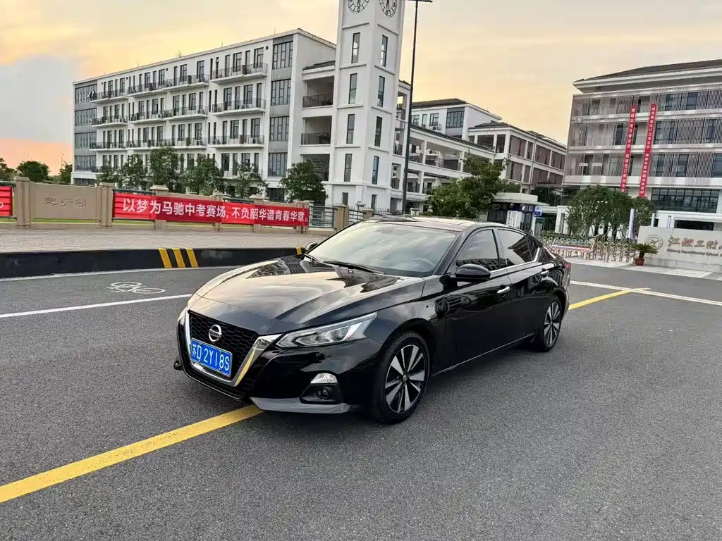 Nissan Teana 2023 — фото 1