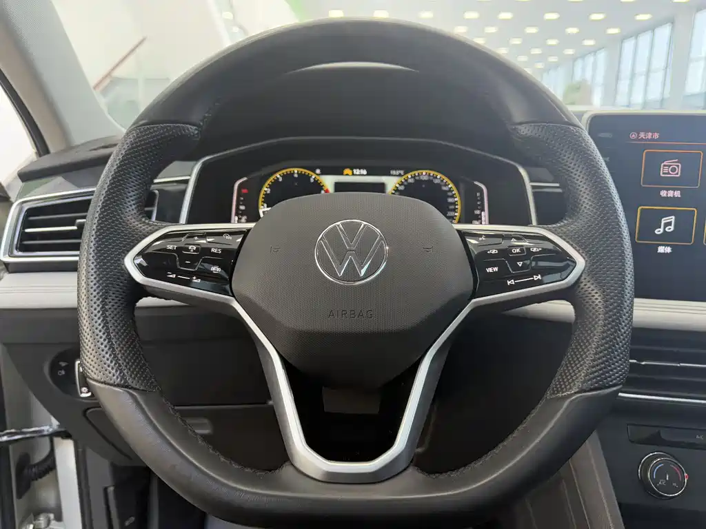 Volkswagen Tiguan L 2022 — фото 19