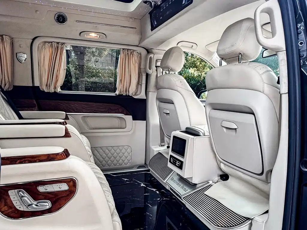 Mercedes-Benz V-Class 2021 — фото 15