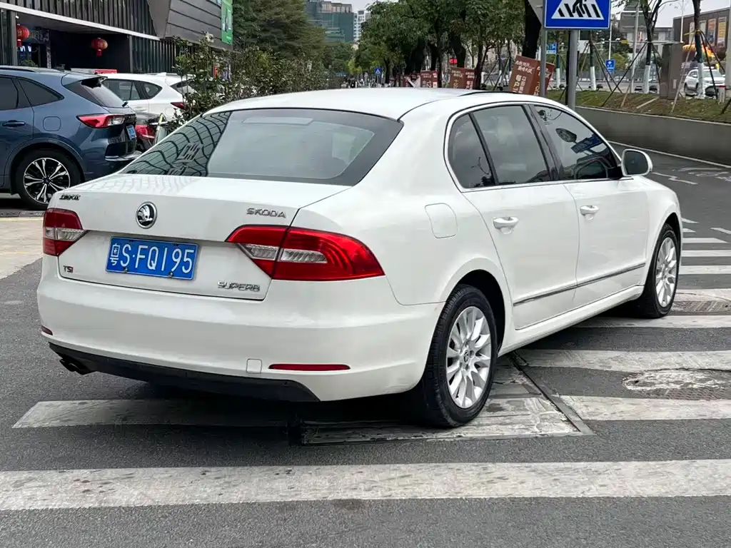 Skoda Superb 2014 — фото 4