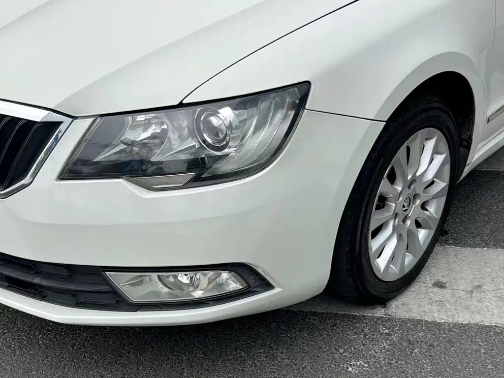 Skoda Superb 2014 — фото 9