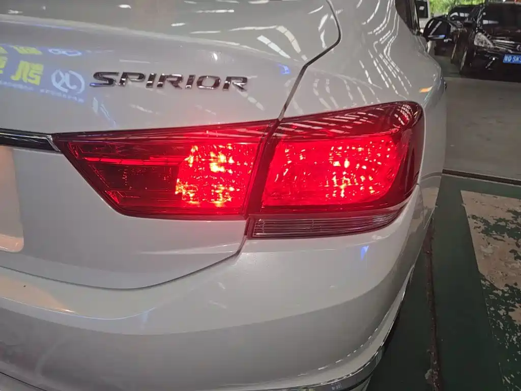 Honda Spirior 2015 — фото 8