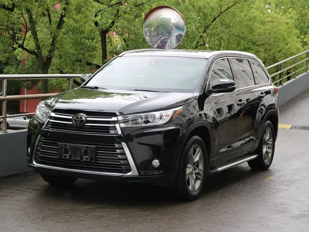 Toyota Highlander 2019 — фото 1