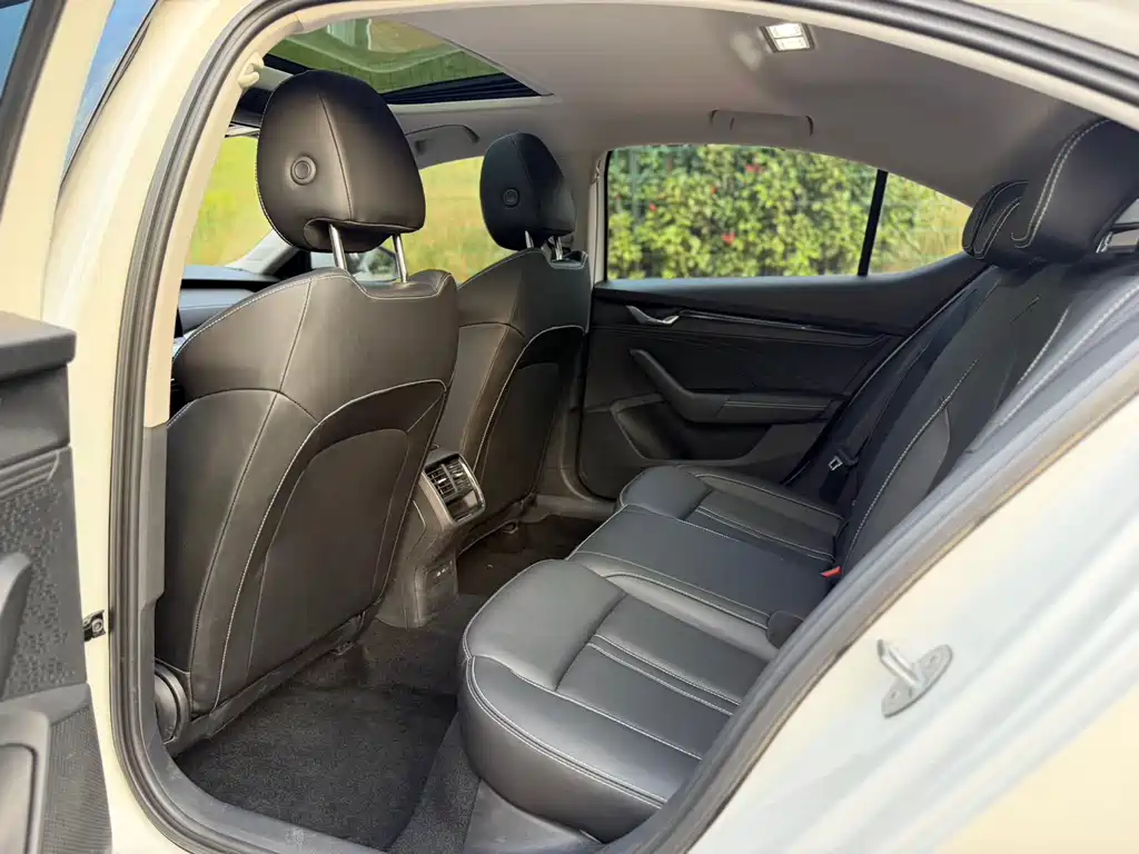 Skoda Octavia 2022 — фото 9
