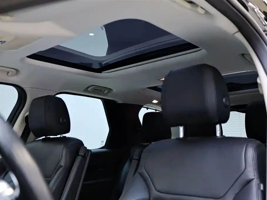 Land Rover Discovery 2018 — фото 26