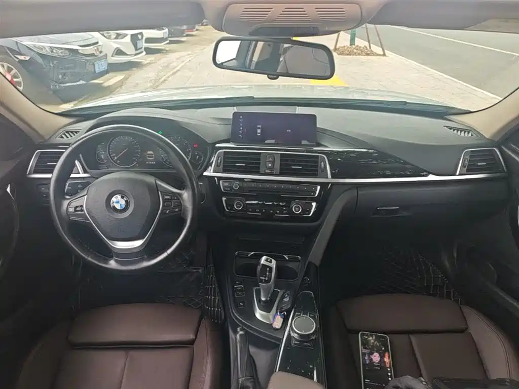 BMW 3 Series 2019 — фото 10