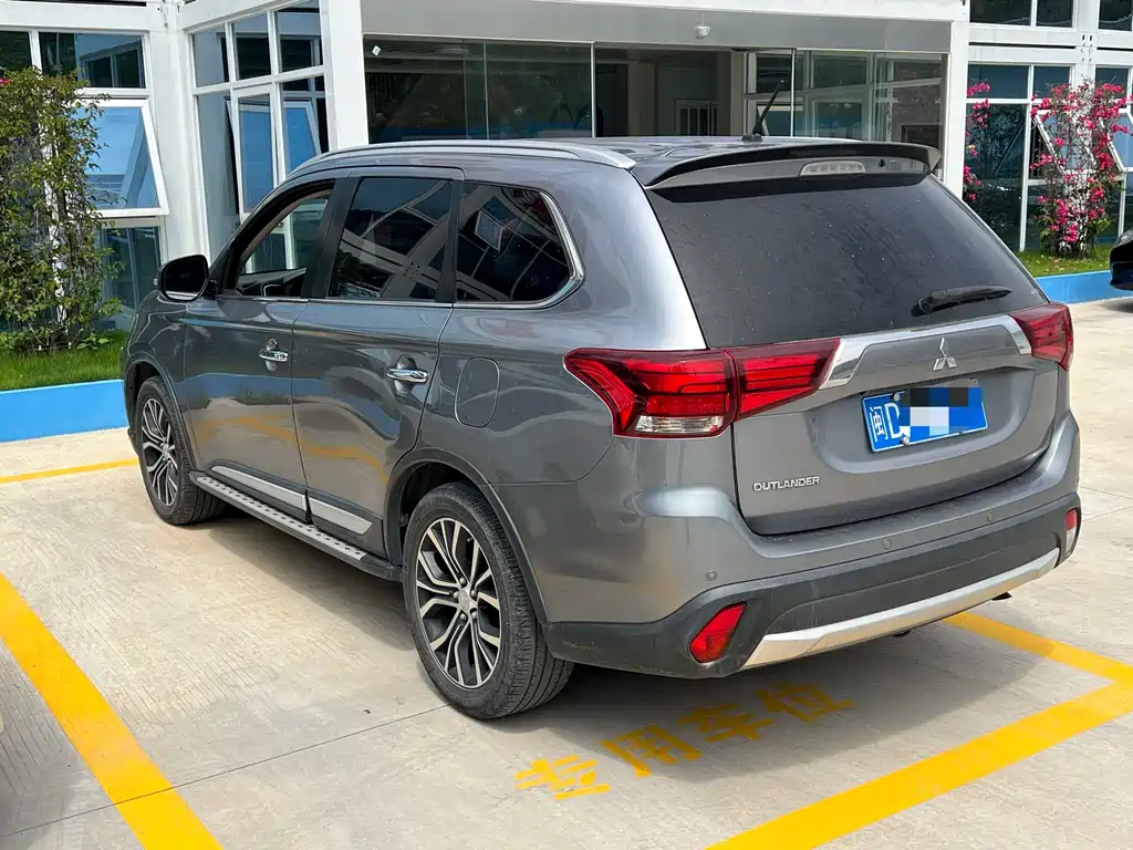 Mitsubishi Outlander 2015 — фото 6