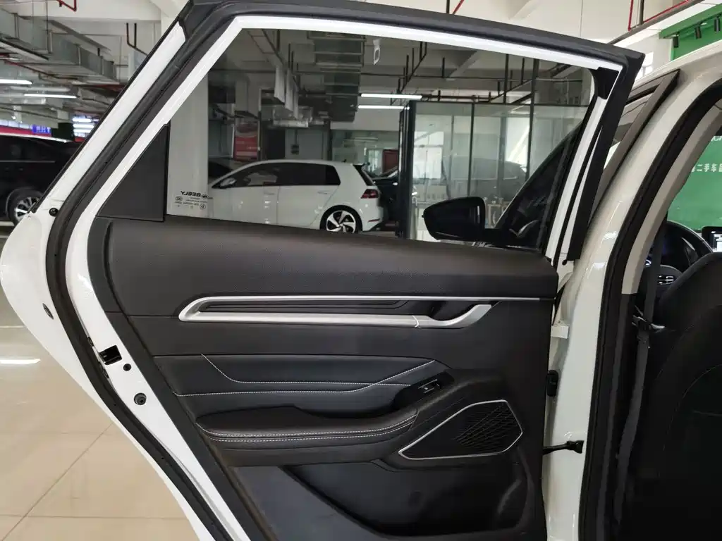 Geely Emgrand 2023 — фото 10