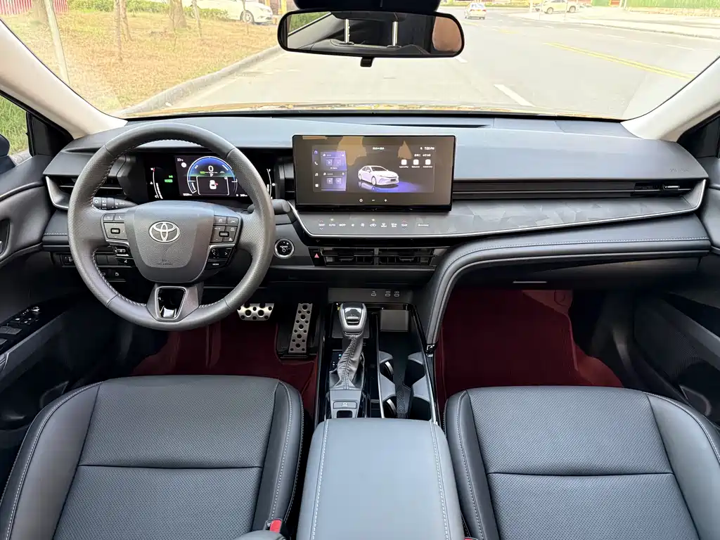 Toyota Camry 2025 — фото 11