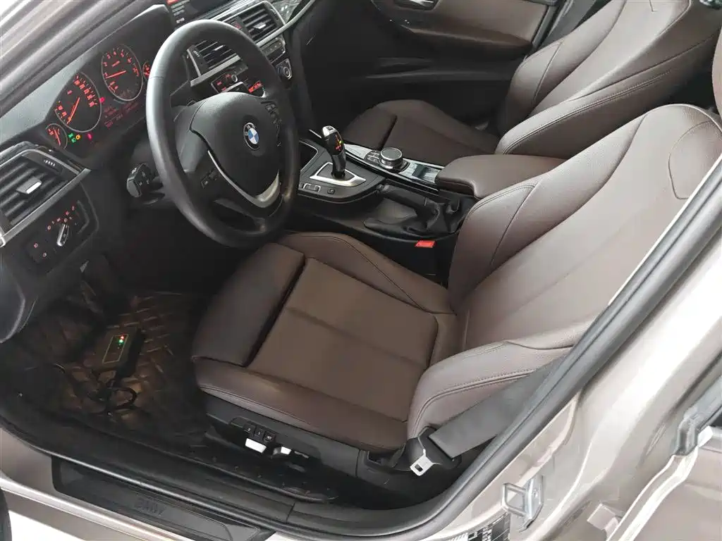 BMW 3 Series 2019 — фото 15