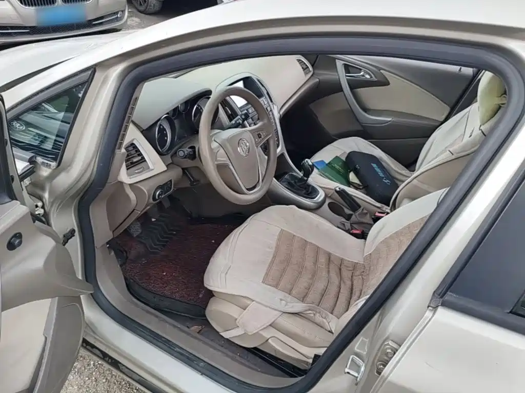 Buick Excelle 2015 — фото 16