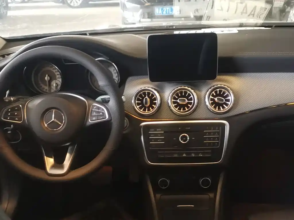 Mercedes-Benz GLA 2017 — фото 11