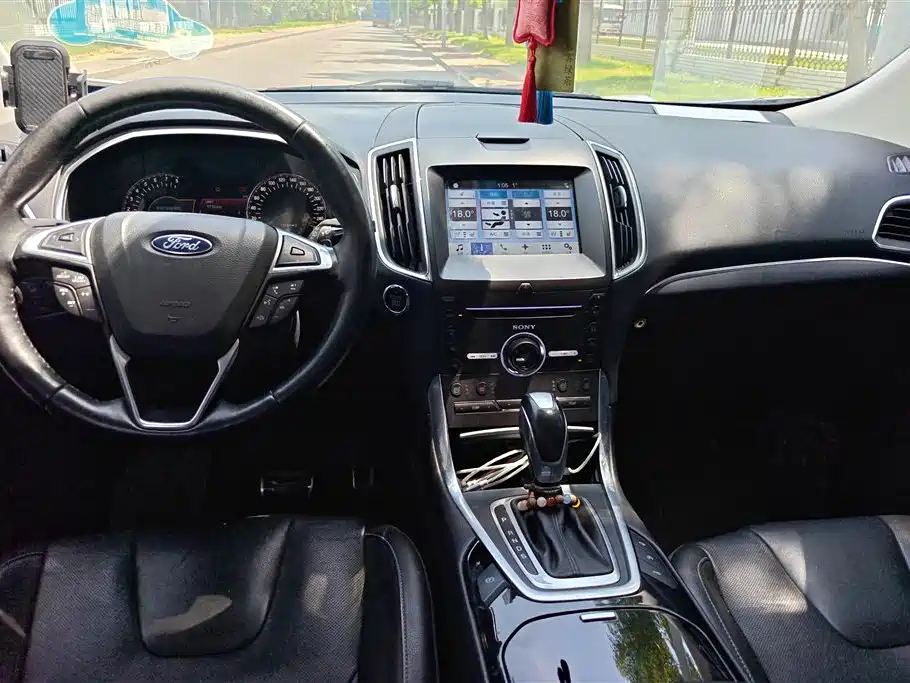 Ford Edge 2017 — фото 12