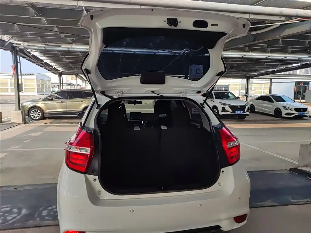 Toyota Yaris L 2021 — фото 19