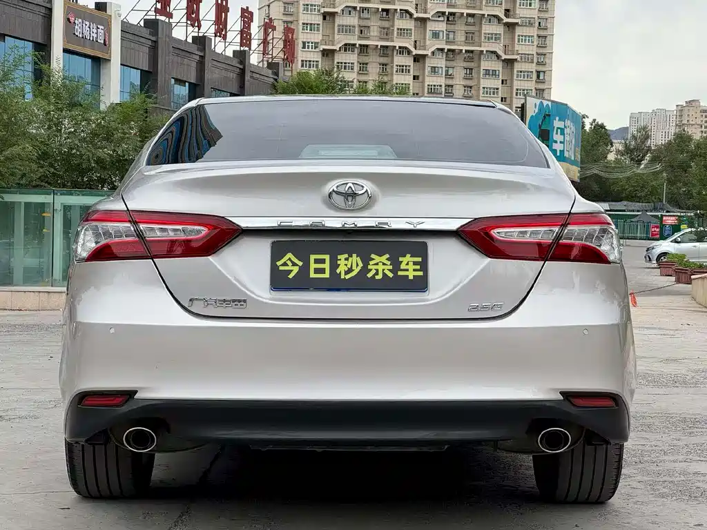 Toyota Camry 2019 — фото 8