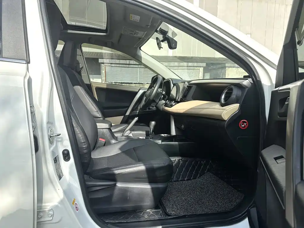 Toyota RAV4 2015 — фото 5