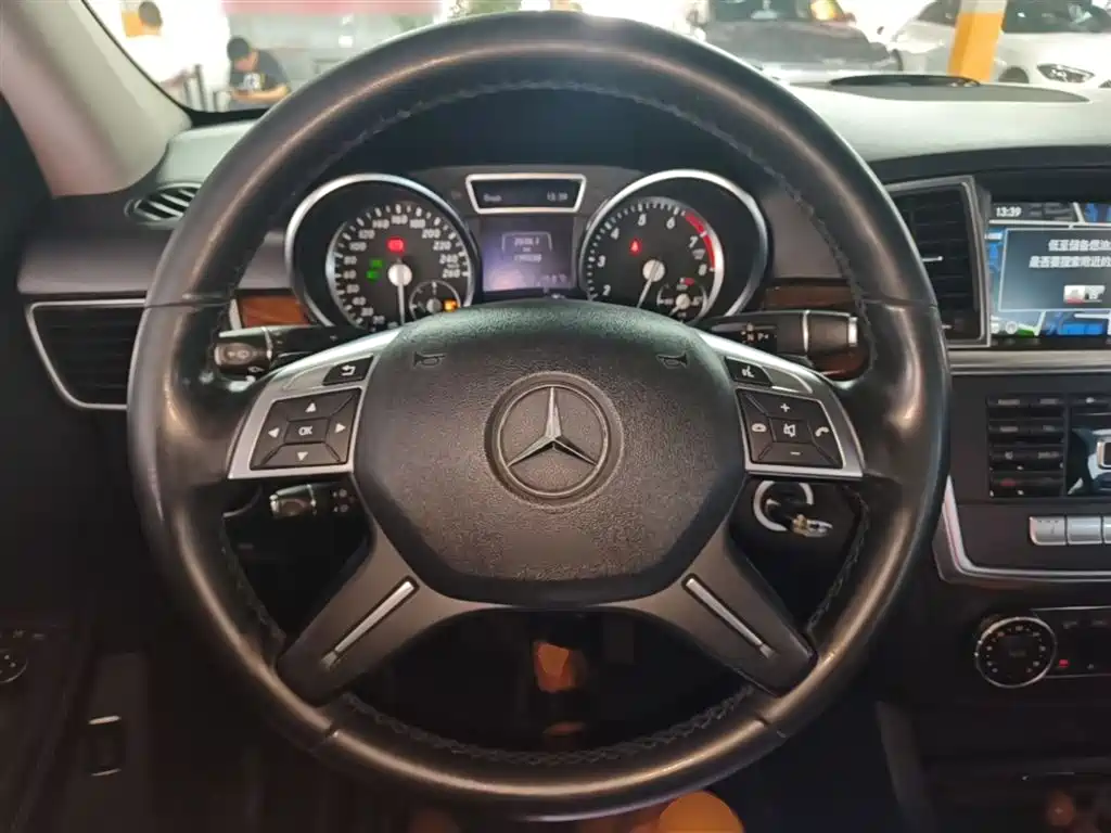 Mercedes-Benz M-Class 2014 — фото 11