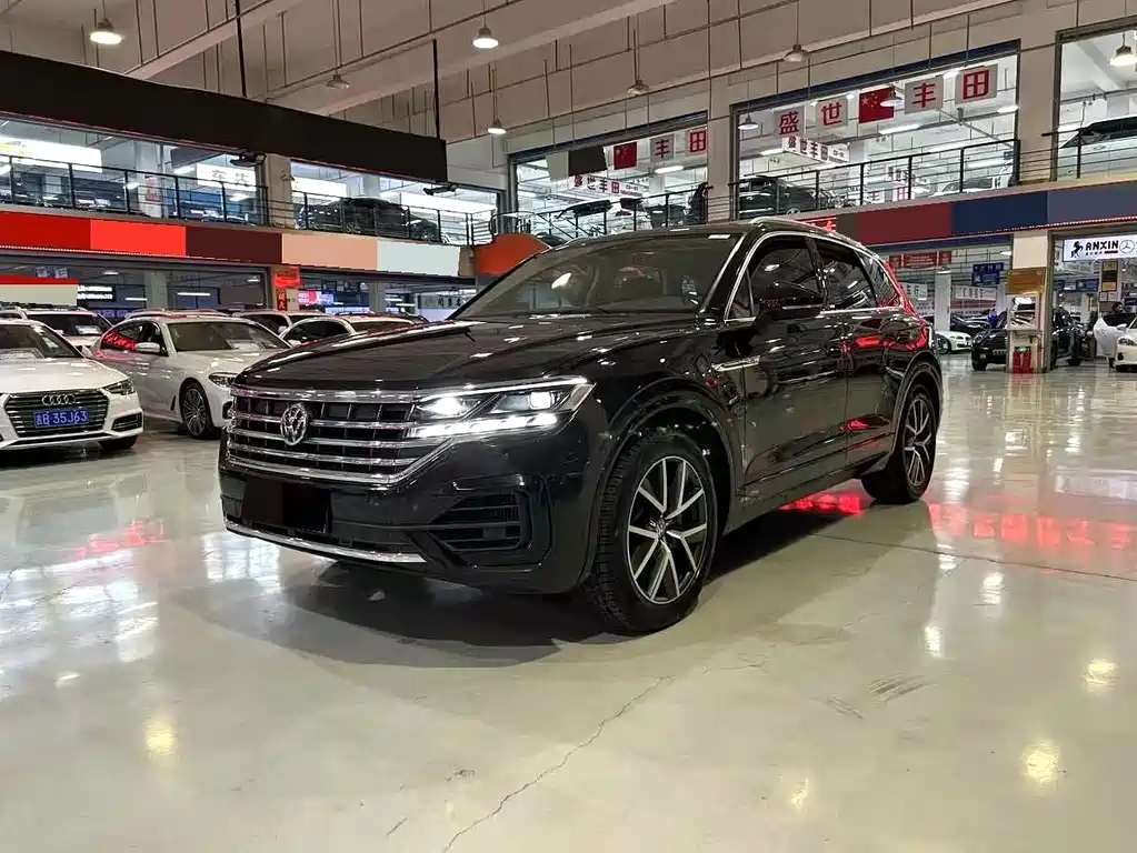 Volkswagen Touareg 2020 — фото 1